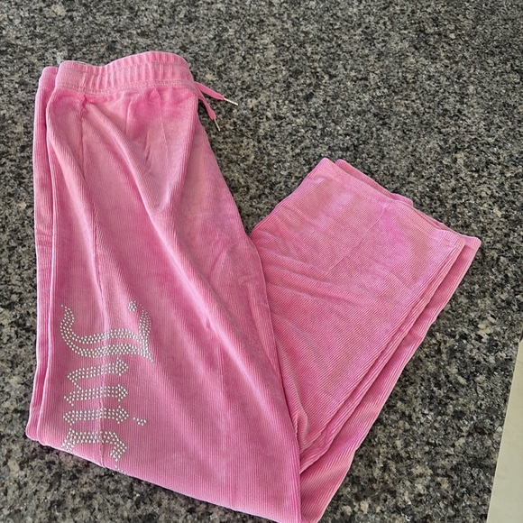 NWT- Juicy Couture woman’s 2 piece velvet lounge/sleep set, size medium - Picture 10 of 11